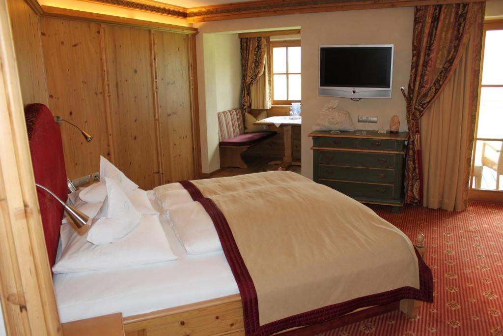 Wellnessresidenz Schalber Hotel Serfaus Room photo